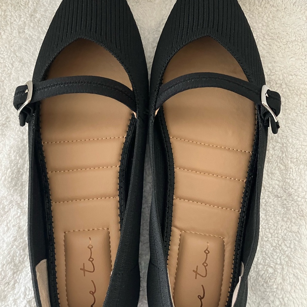 Me Too Women's Black Mary Jane Flats. New!!! Never worn.